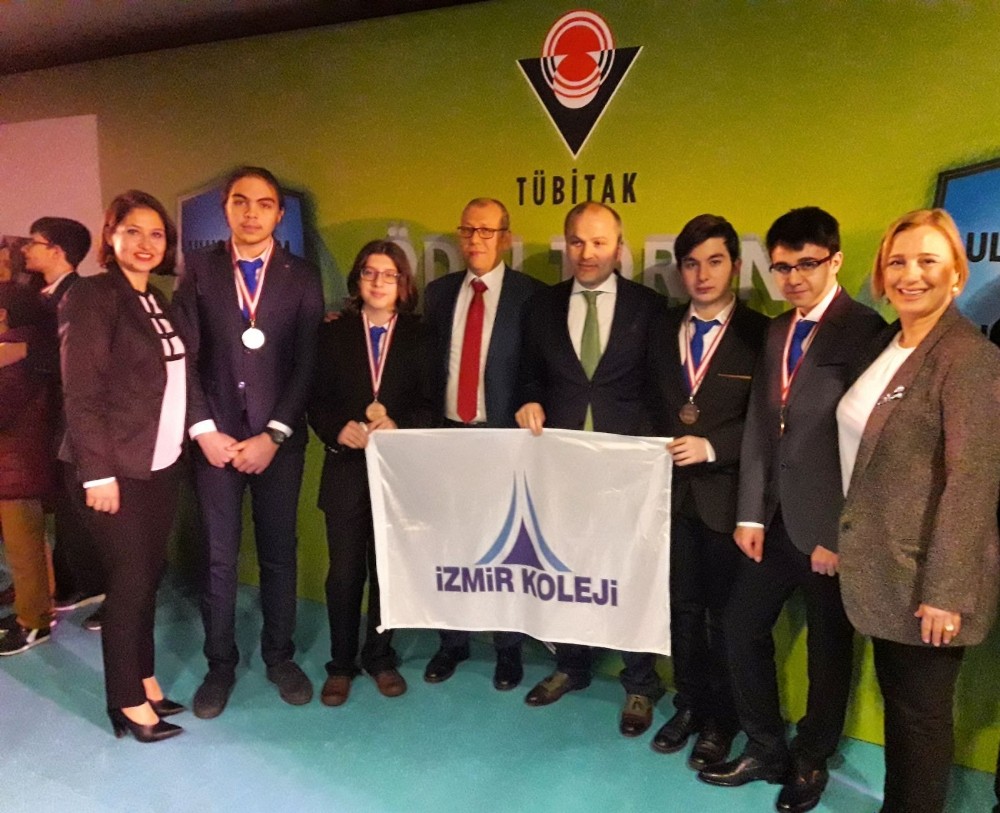 İzmir Koleji TÜBİTAK’tan 4 madalya ile döndü
