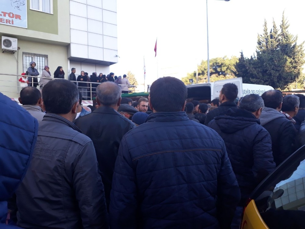 Motosiklet kazasında ölen genç Aliağa’da defnedildi