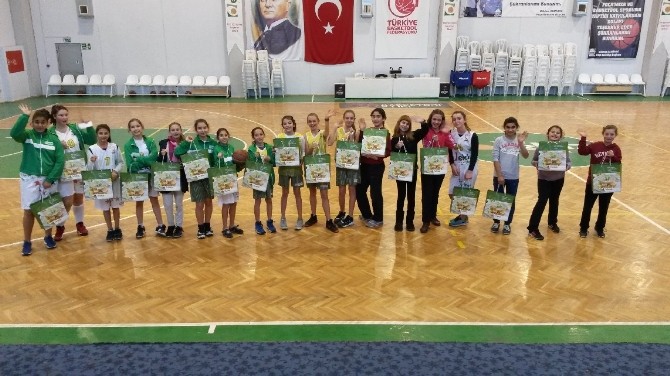 Ekiz Basketbol’un altyapı takımı yeni yılı kutladı
