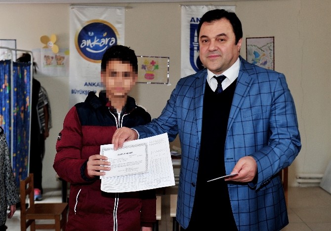 Ankara Büyükşehir Belediyesinden, yetim çocuklara karne hediyesi