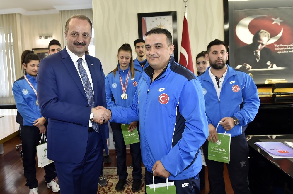 Şampiyon sporculardan Akgül’e ziyaret