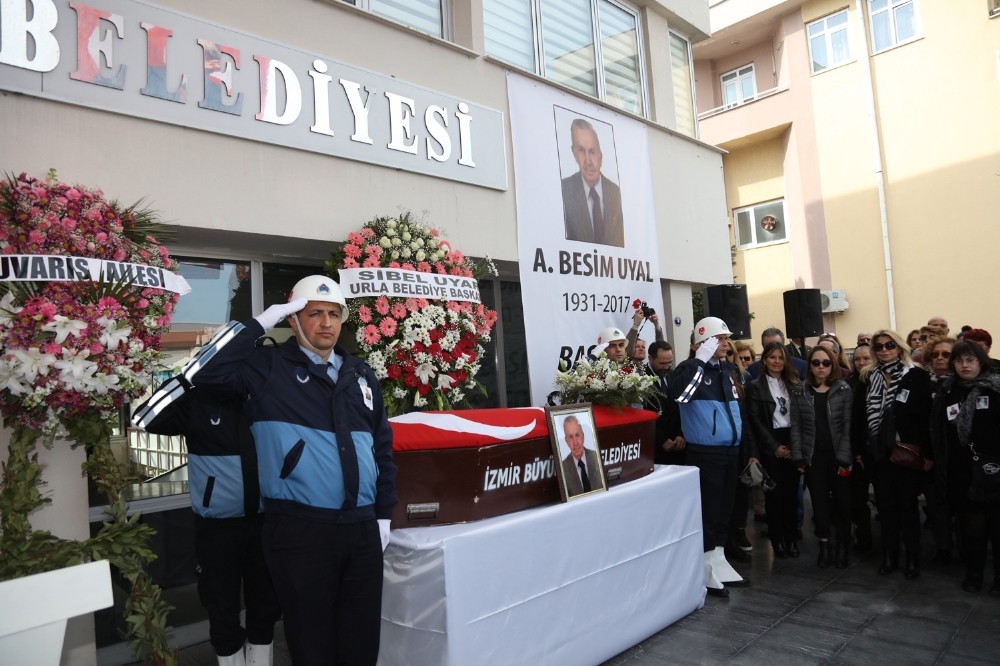 Eski Urla Belediye Başkanı Besim Uyal defnedildi