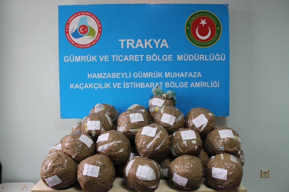 43 kilo esrarı bırakıp kaçan sürücü yakalandı