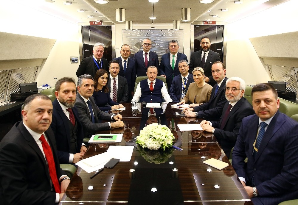Cumhurbaşkanı Erdoğan, Pakistan dönüşü uçakta konuştu