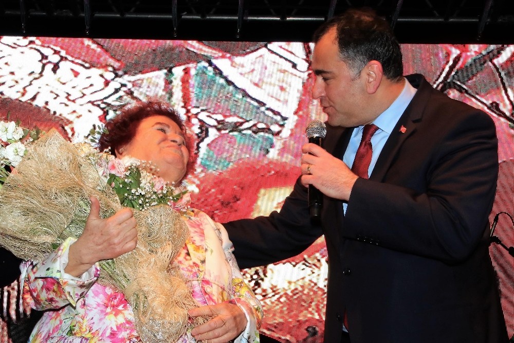 Esat Pazaryeri temeli Selda Bağcan konseriyle atıldı
