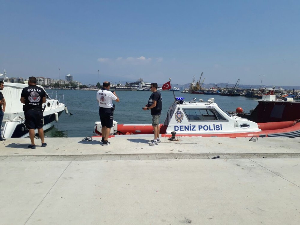 İzmir’deki sahilde erkek cesedi bulundu