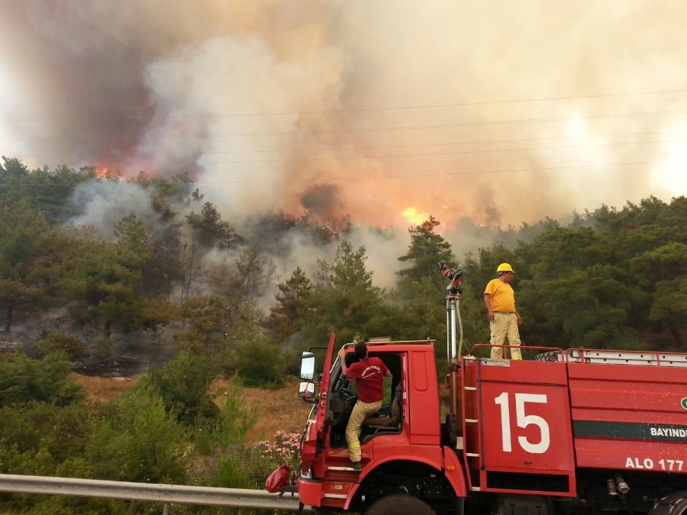 İzmir 26 saattir yanıyor
