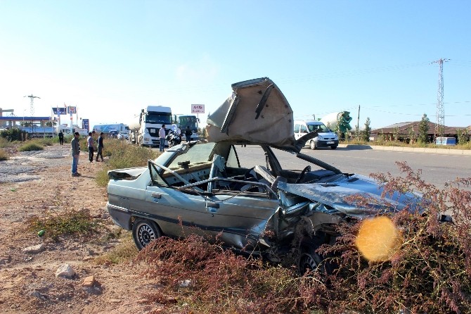 Salihli’de tır ile otomobil çarpıştı: 3 yaralı