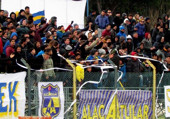 Zor günler geçiren Alaçatıspor üç transfer yaptı
