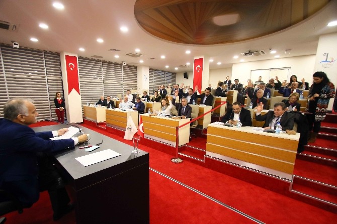 Yılın ilk meclisi yeni binada
