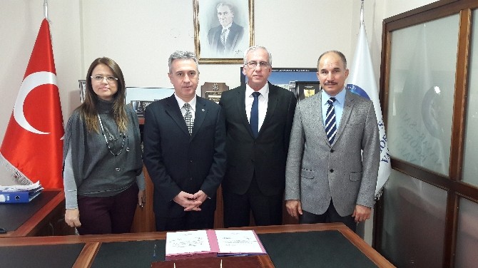 Nevvar Salih İşgören Vakfı’dan polis çocuklarına destek
