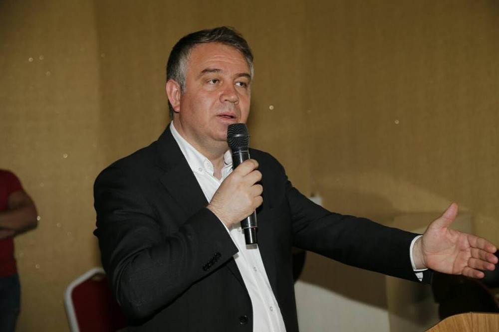 Başkan Duruay ve Milletvekili Alparslan Gölbaşılılara referandumu anlatıyor