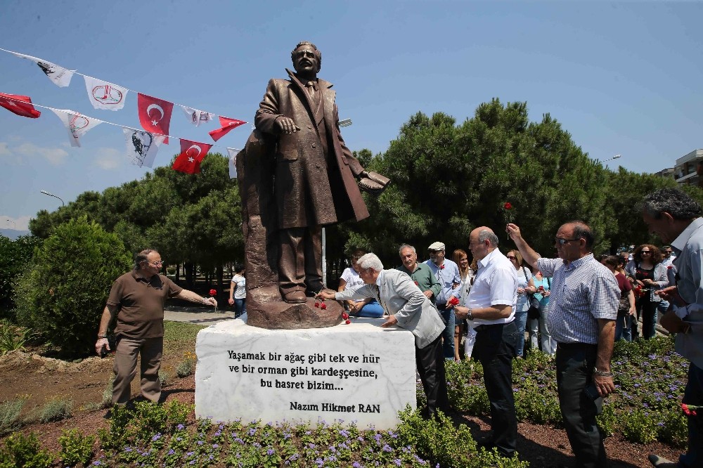 Karşıyaka, Nazım Hikmet’i andı