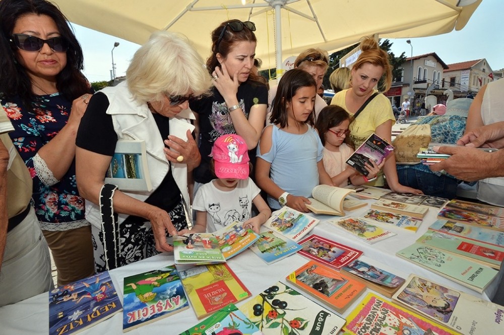 Foça’da kitap şenliği