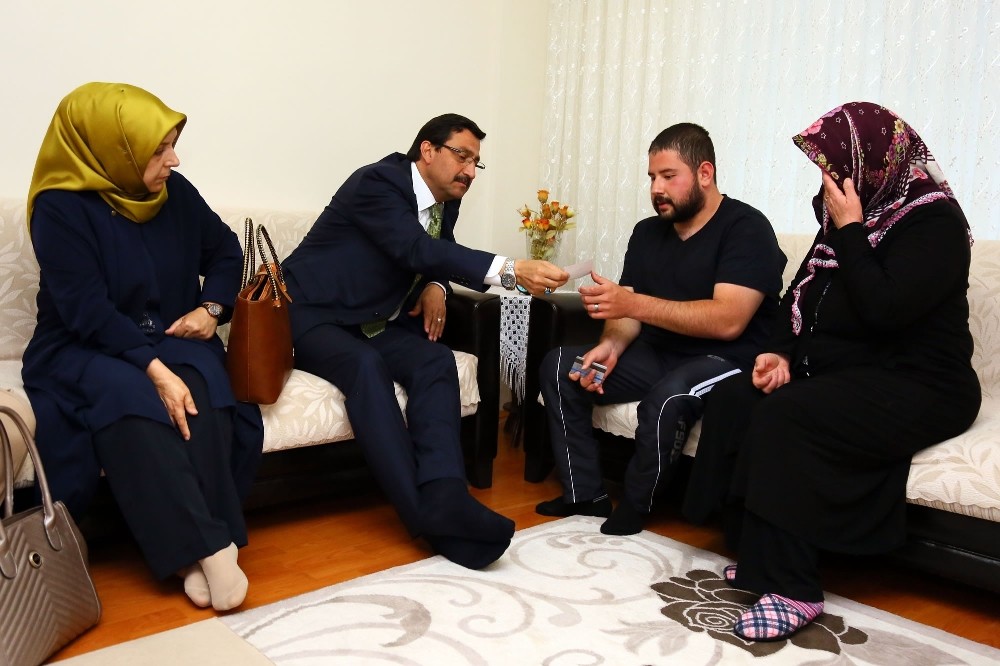 Başkan Ak’tan sürpriz ev ziyareti