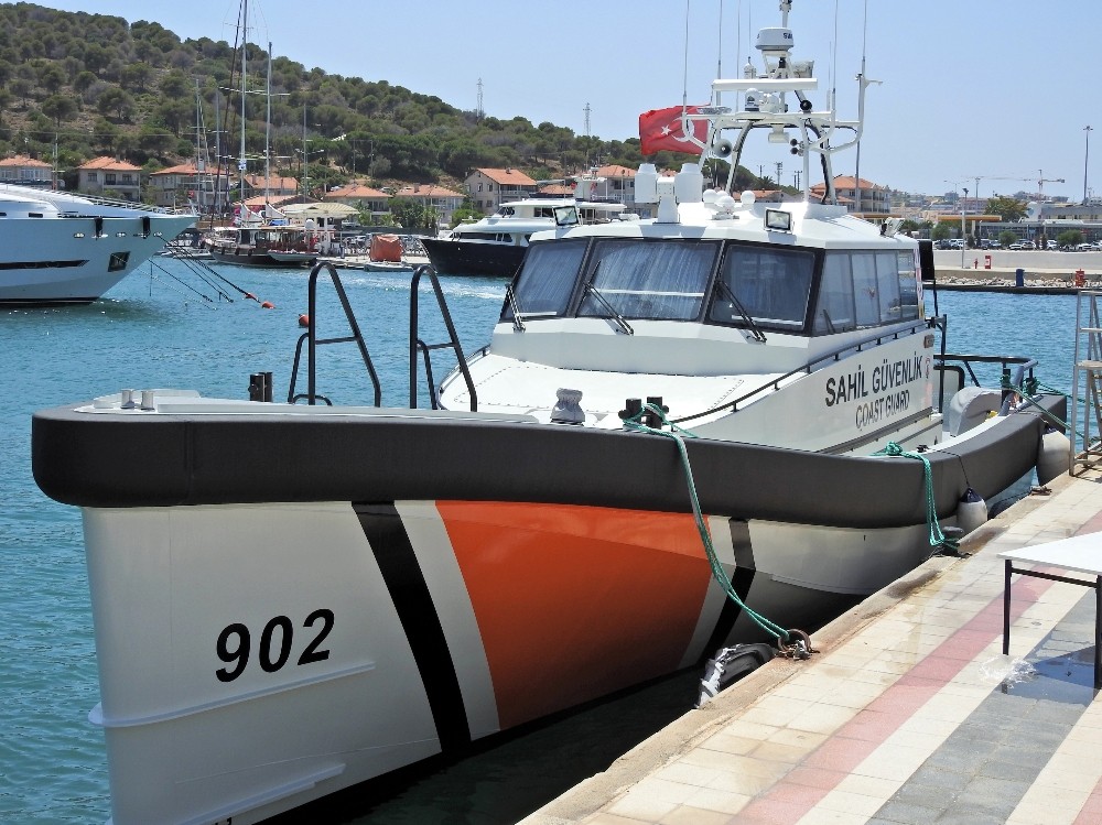 Çeşme Sahil Güvenlik’e batmayan bot