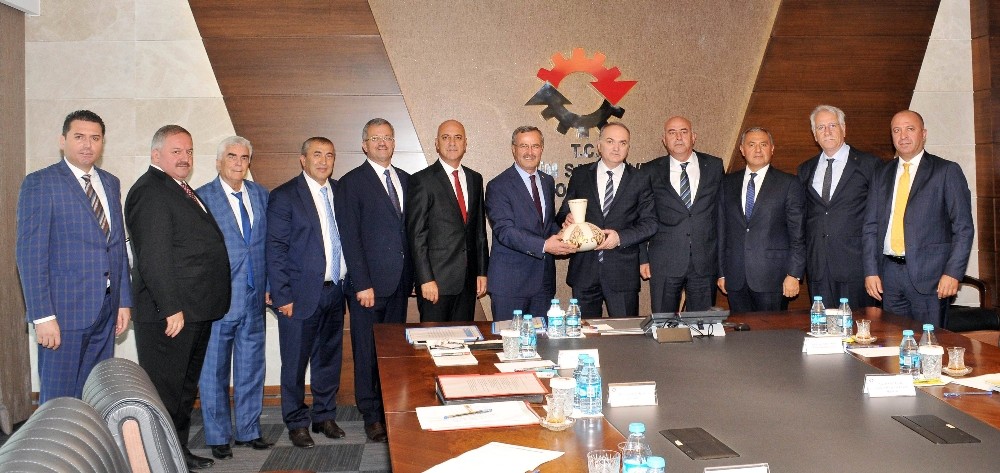 OSBÜK, Mesleki ve Teknik Eğitim Zirvesi’ne hazırlanıyor