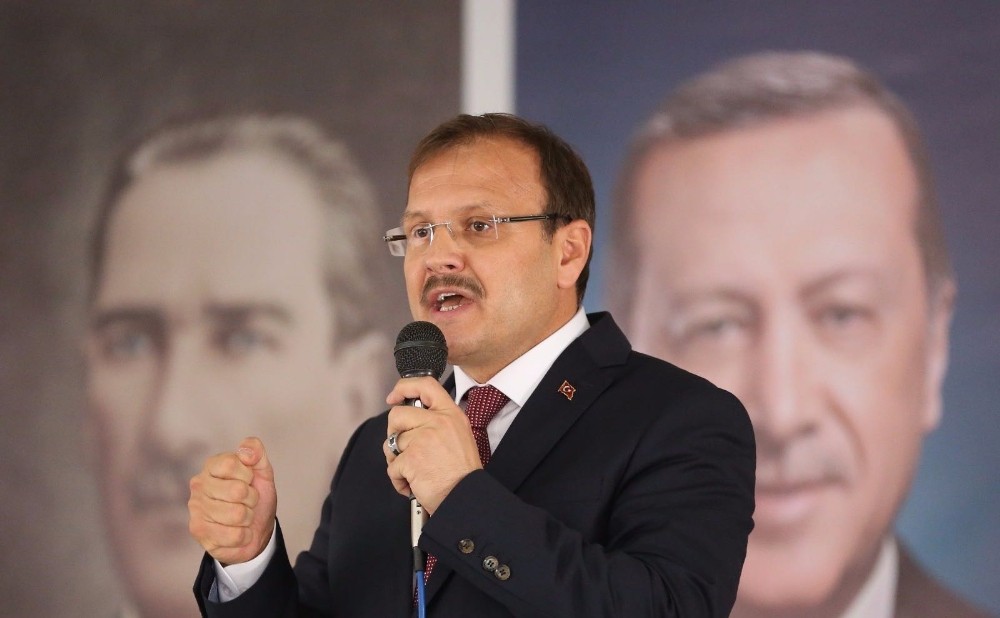 Başbakan Yardımcısı Çavuşoğlu, Hollanda’daki cami saldırısını kınadı