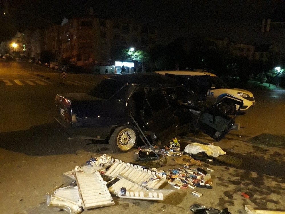 Başkent’te market hırsızları polisten kaçarken kaza geçirdi