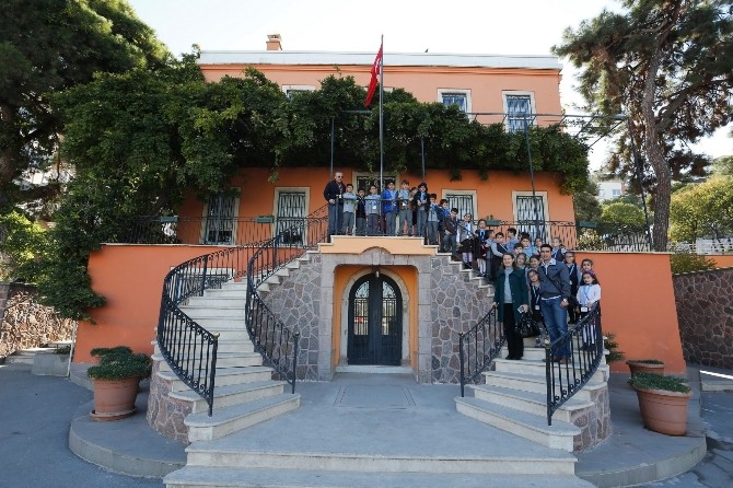 Konak’ta çocuklar müze müze gezerek tarihini öğreniyor