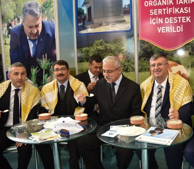 Tarım Fuarı’nda Yunusemre ve Şehzadeler standına yoğun ilgi