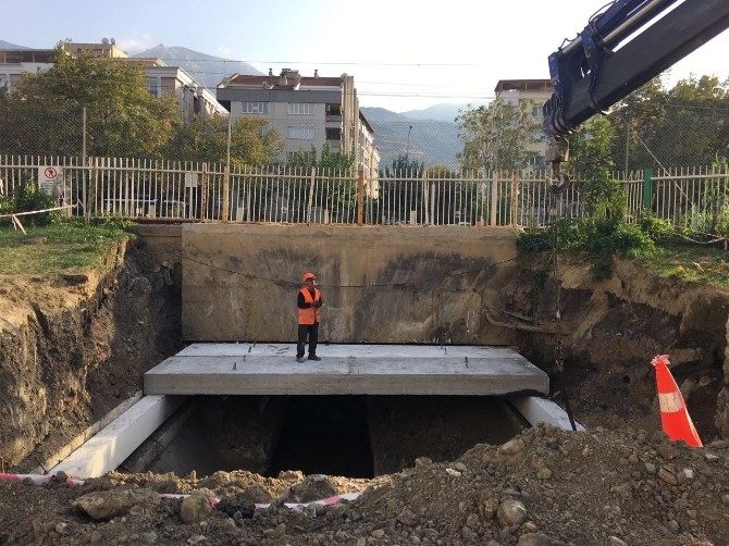 Tehlike saçan derenin üzeri kapatıldı