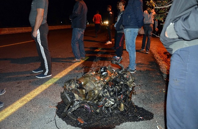 Kaza yapan aracın motoru 100 metre ileriye fırladı