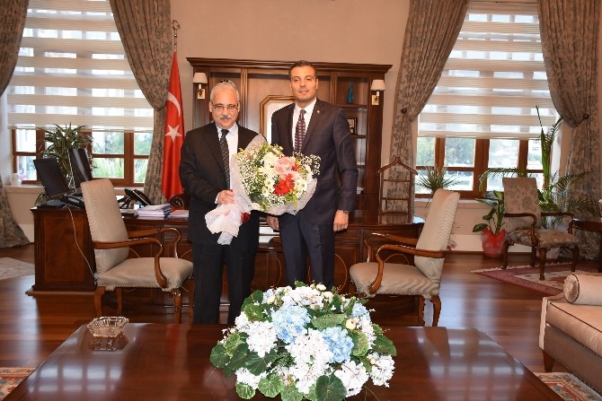 Vali Güvençer konuklarını ağırladı