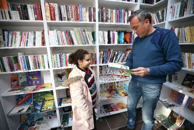 Kitaba ulaşmanın en kolay yolu Konak’ta