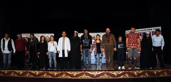 Kent Tiyatrosu Aralık’a ’Çiçekler Solmasın’ ile perde dedi