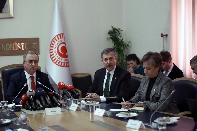 Darbe Komisyonu Başkanı Petek: “Cezaevinde bulunan örgütün üst elemanlarına Fetullah Gülen’den şifreli bilgiler ulaştığı bilgisi elimize geliyor”
