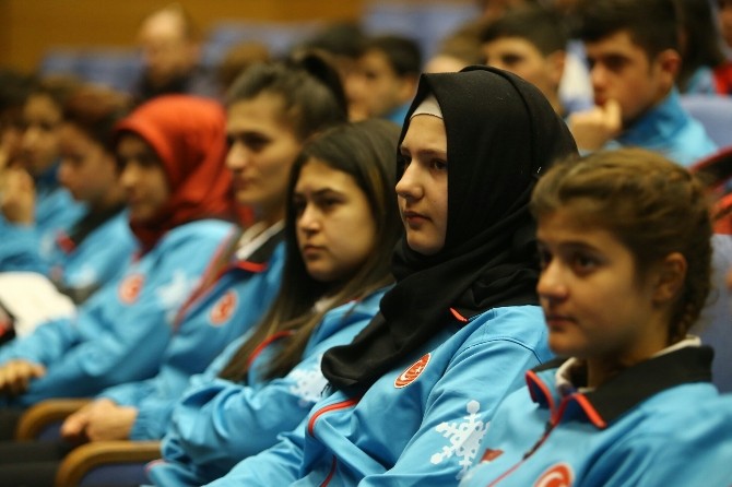 Bakan Kılıç: “Velileriniz artık size ya spora git ya da okula git demeyecek”
