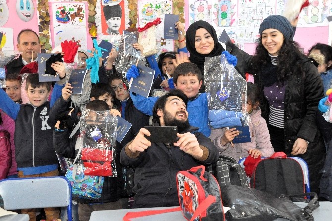 Gazi Üniversitesinden ihtiyaç sahibi öğrencilere giysi yardımı
