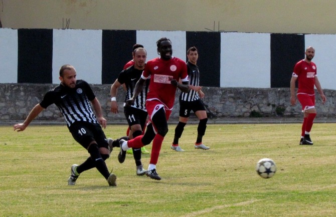 Çeşme Belediyespor’un, Play Off hedefi sürüyor