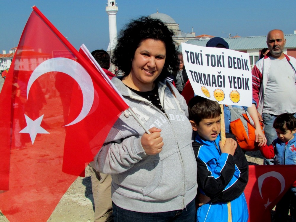 Çeşme’de TOKİ hak sahiplerinden fahiş fiyatlara tepki