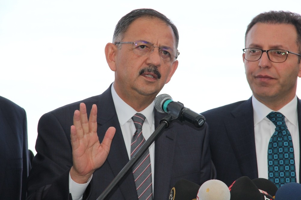 Bakan Özhaseki: “Mogan Gölü dip çamuru temizliği Avrupa’nın en büyük işi”