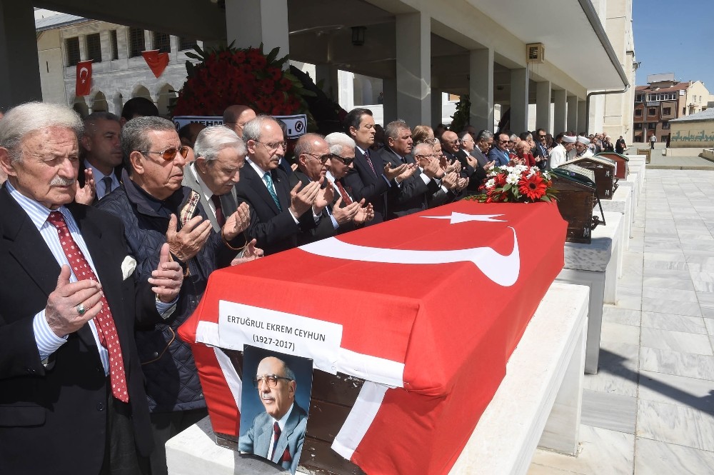Kılıçdaroğlu, Devlet eski Bakanı Ceyhun’un cenaze namazına katıldı