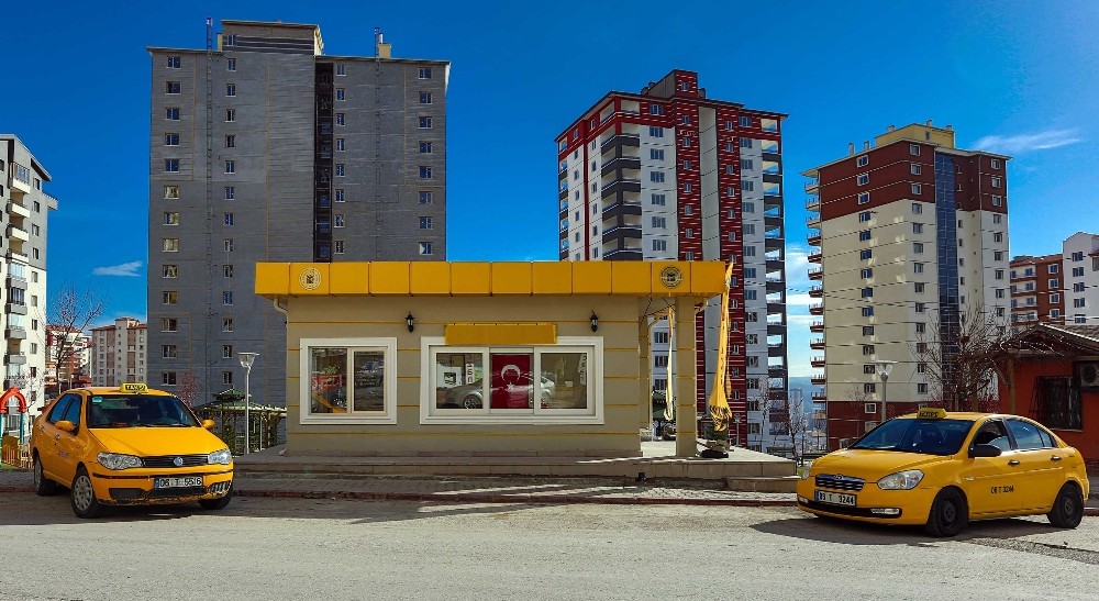 Yenimahalle’nin taksi durakları modernleşiyor