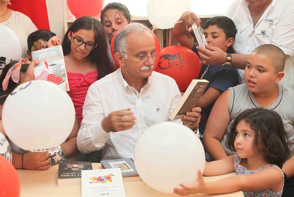 Bayraklı’da kütüphanelere öğrenci akını