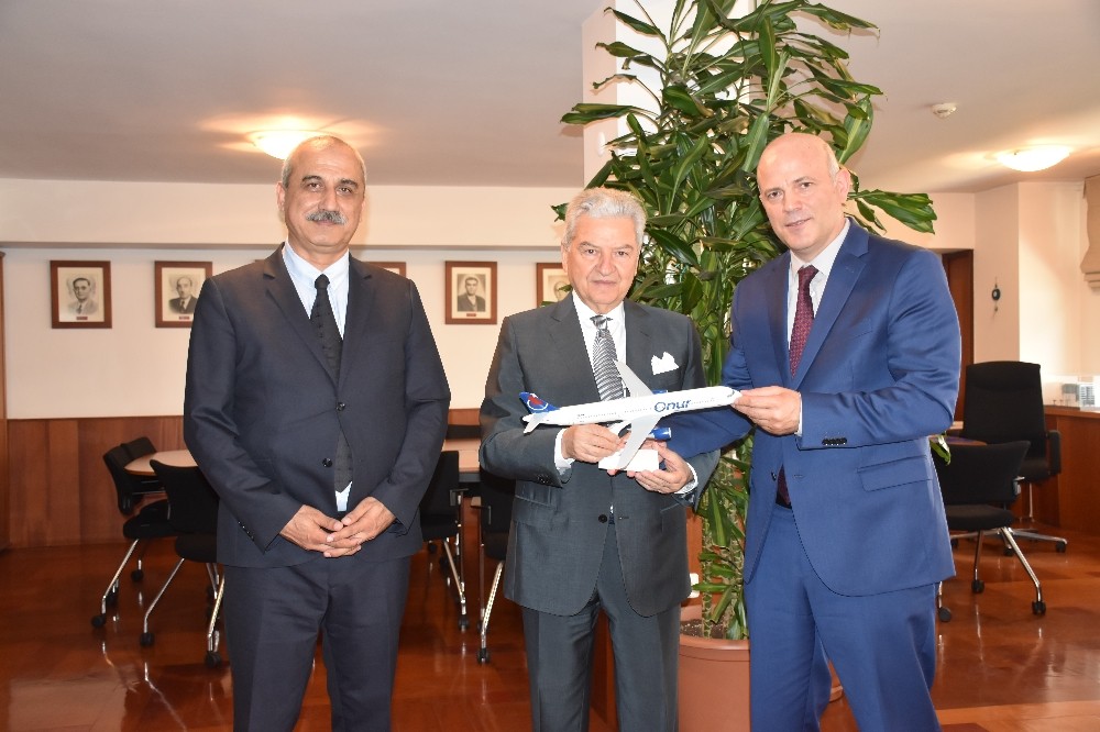 İstanbul - İzmir uçuşlarını mekik seferine dönüştürüyorlar