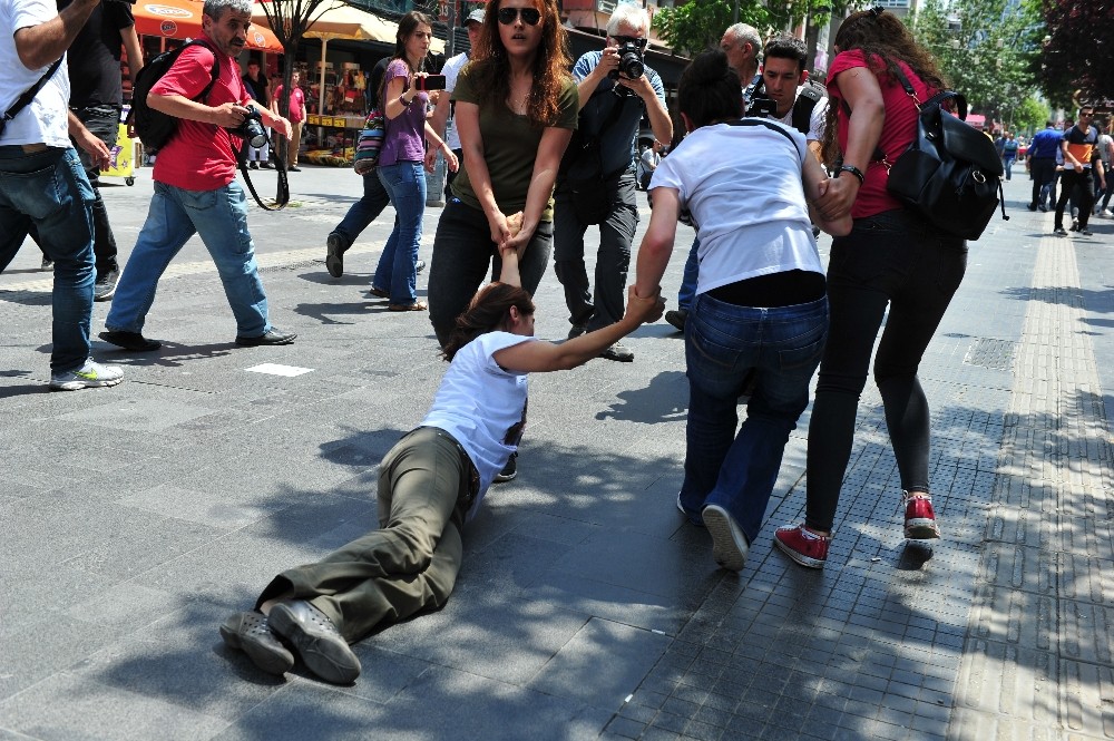 Başkent’te izinsiz eyleme polis müdahalesi: 4 gözaltı