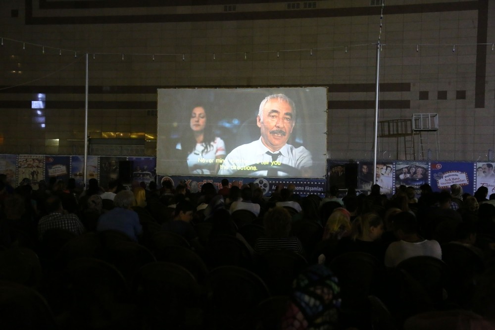 Keçiören’de açık havada sinema keyfi