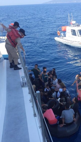 Botla ölüm yolculuğuna çıkan 31 göçmen yakalandı