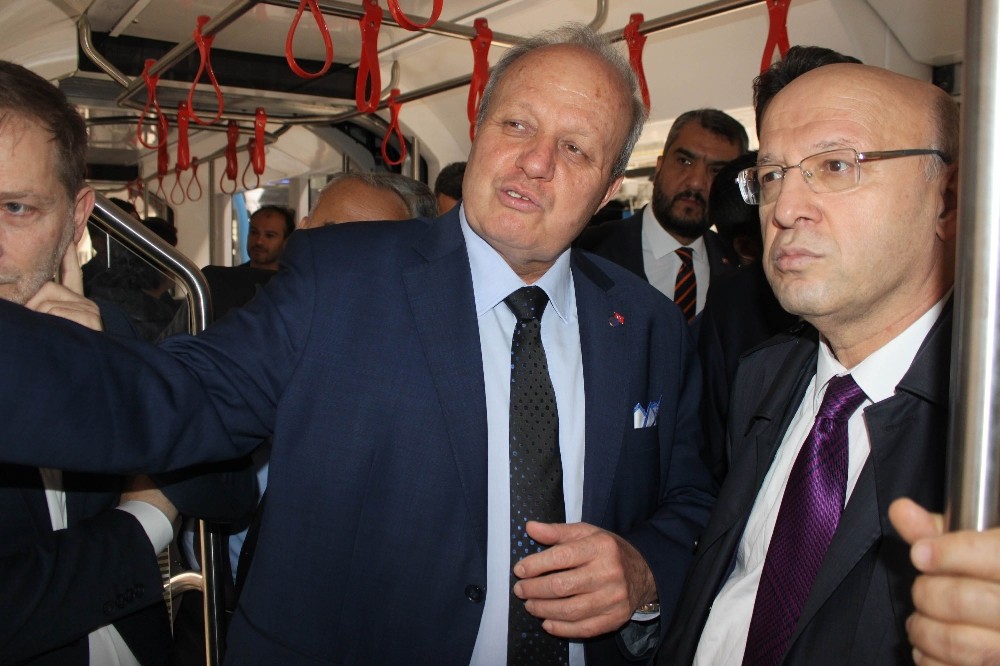 Türkiye’nin ilk metro aracı ihracatı Bozankaya’dan
