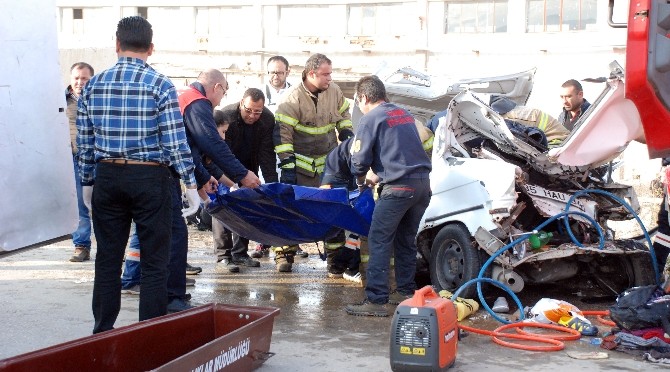 İzmir’de feci kaza: 4 ölü, 1 yaralı