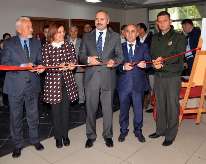 Yok olmaya yüz tutmuş keçe sanatını yaşatıyor