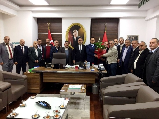 Bornova Belediyesinin hizmet ve projelerine plaketli teşekkür