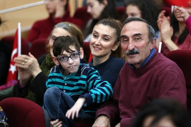 Özgün, Yenimahalle’de engelliler için sahne aldı