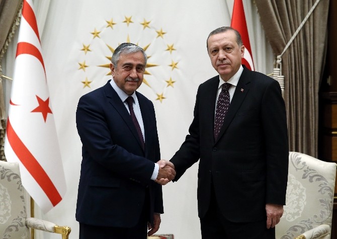 Cumhurbaşkanı Erdoğan, KKTC Cumhurbaşkanı Akıncı ile bir araya geldi
