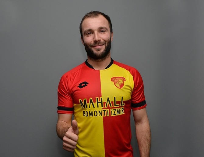 Murat Akın Göztepe’ye imzayı attı
